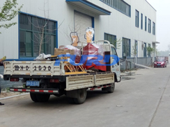 福瑞得機(jī)械手扶壓路機(jī)、框架整平機(jī)已成功裝車及時(shí)發(fā)貨